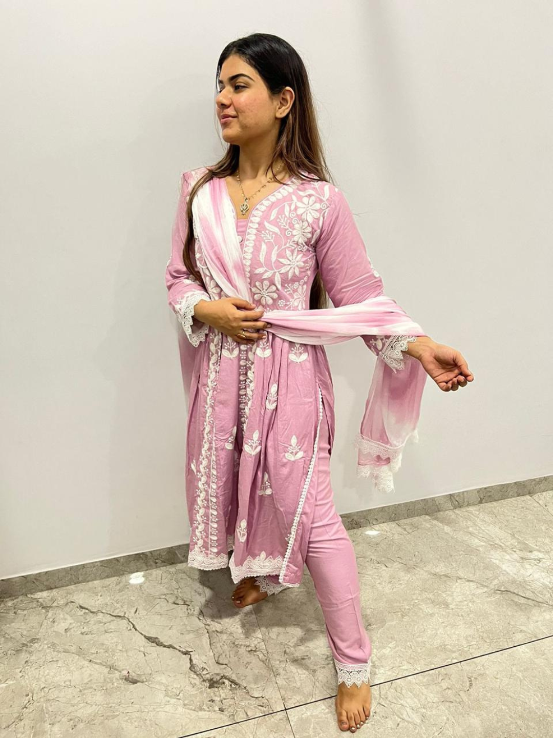 CHIKANKARI REYON COTTON KURTA SET WITH NAZEEN DYE DUPATTA