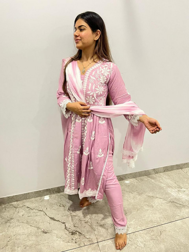 CHIKANKARI REYON COTTON KURTA SET WITH NAZEEN DYE DUPATTA
