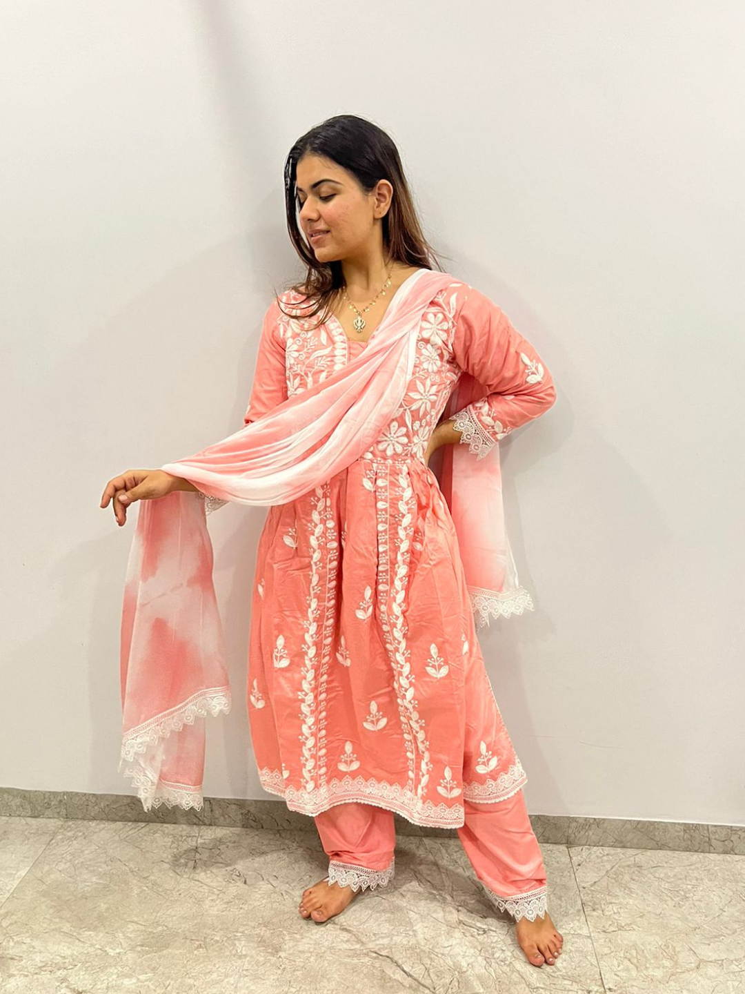 CHIKANKARI REYON COTTON KURTA SET WITH NAZEEN DYE DUPATTA