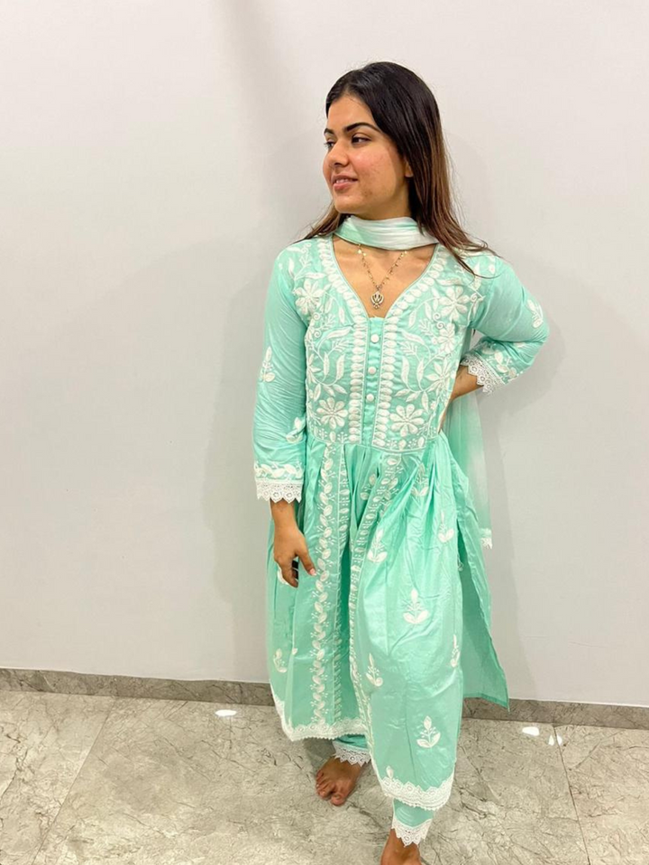 CHIKANKARI REYON COTTON KURTA SET WITH NAZEEN DYE DUPATTA