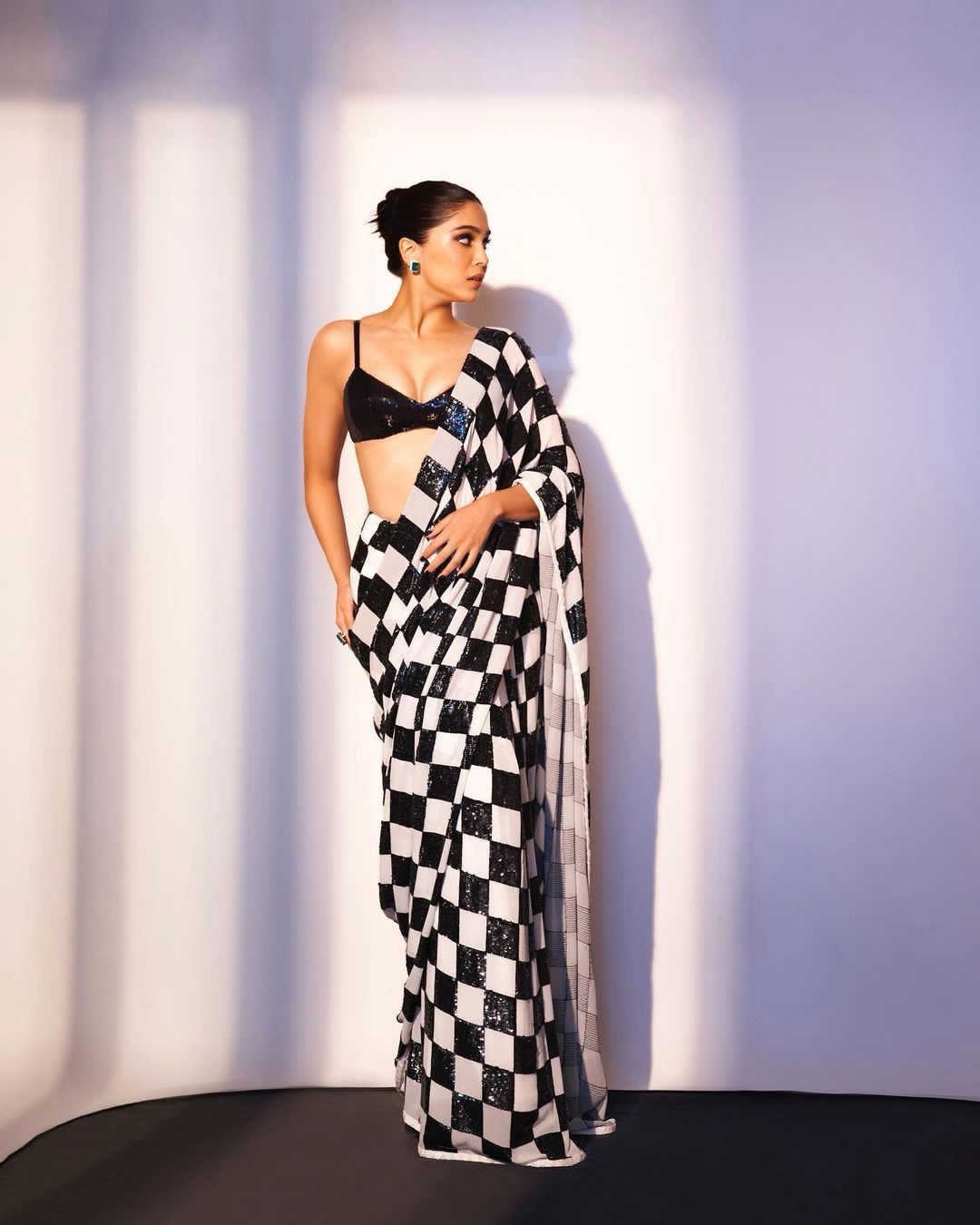 BLACK AND WHITE SQUARE PATTEREN SEQUENCE WORK SAREE