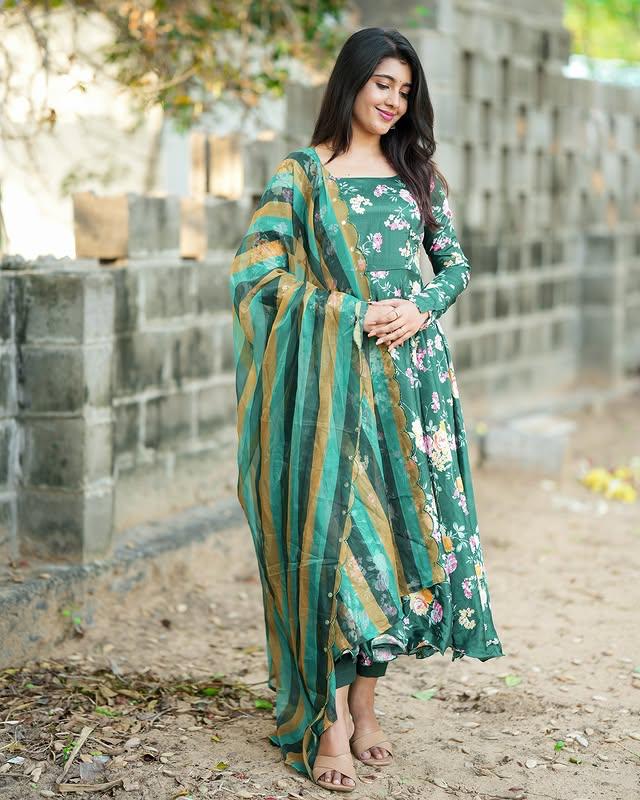 Printed Suit Set with Dupatta :3 piece suit(top,bottom&dupatta)