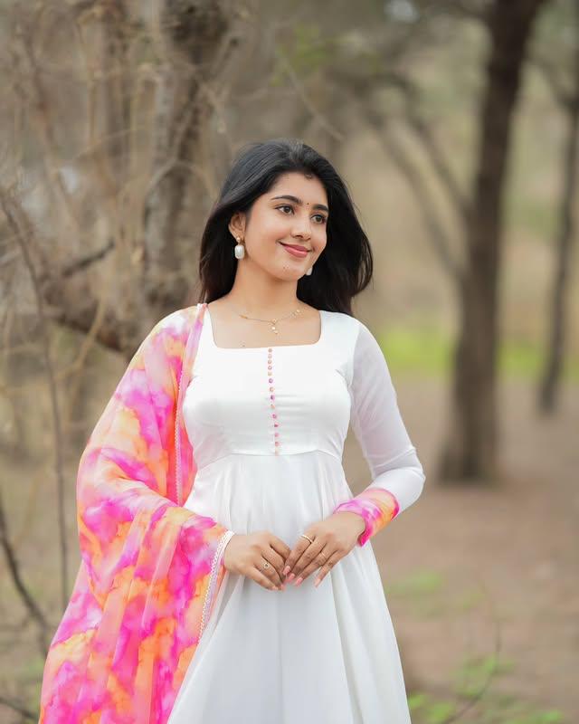 White Georgette Dress with Pink Shaded Dupatta :3 piece suit(top,bottom&dupatta)
