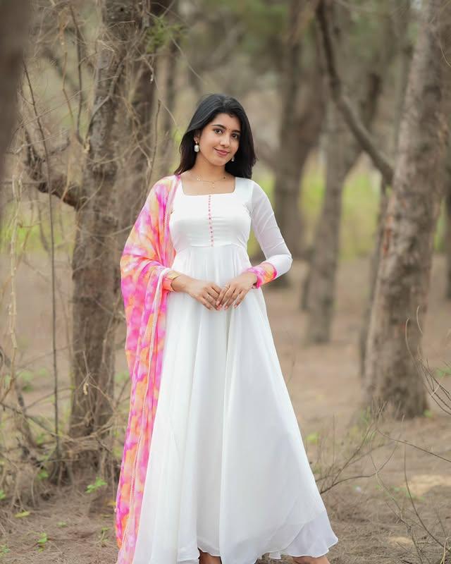 White Georgette Dress with Pink Shaded Dupatta :3 piece suit(top,bottom&dupatta)
