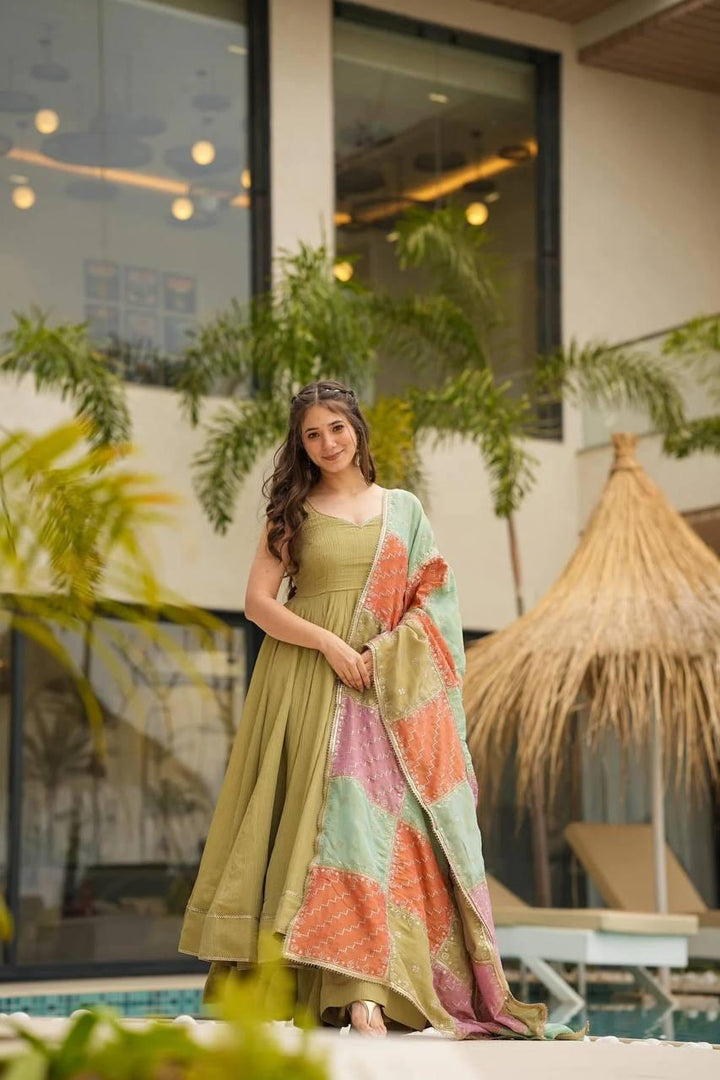 NEW BEAUTIFUL ANARKALI  SUIT SET :3 piece suit(top,bottom&dupatta)