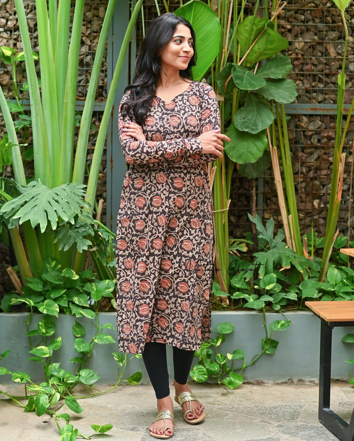 NEW PURE COTTON KURTI :3 piece suit(top,bottom&dupatta)