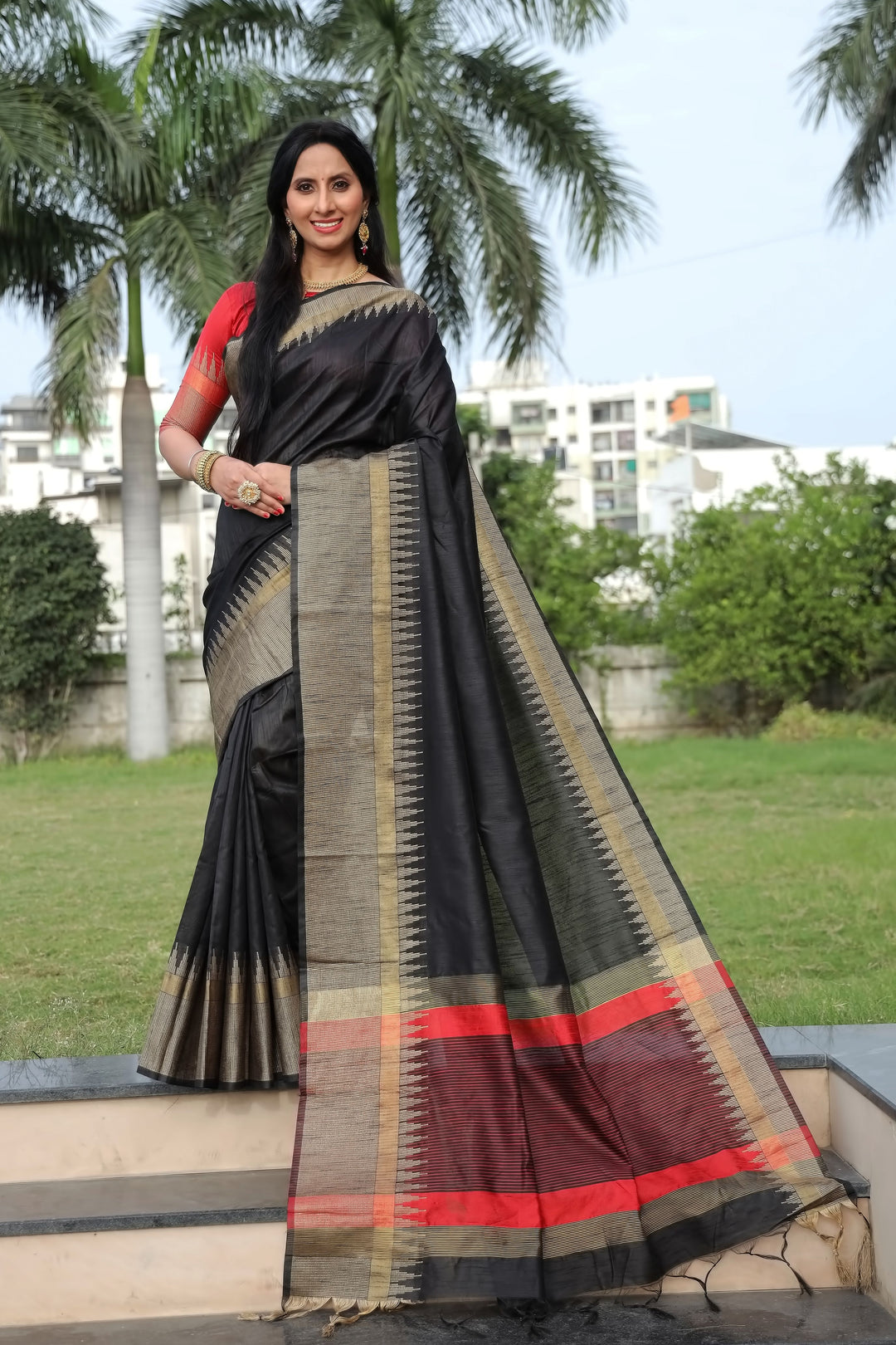 RAW SILK TEMPLE WOVEN BORDERED SAREE WITH CONTRAST PALLU