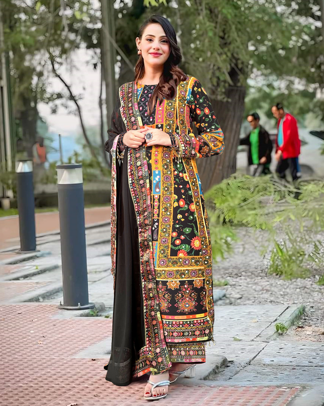 HEAVY PAKISTANI SUIT WITH DUPATTA SET