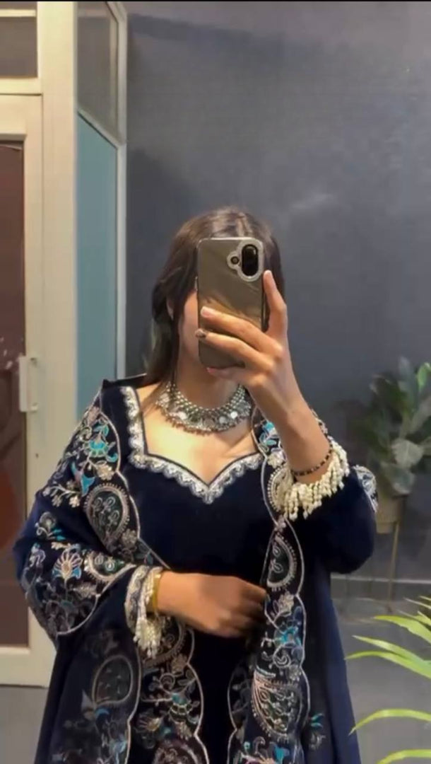 Navy Blue Elegance Never Goes Out of Style