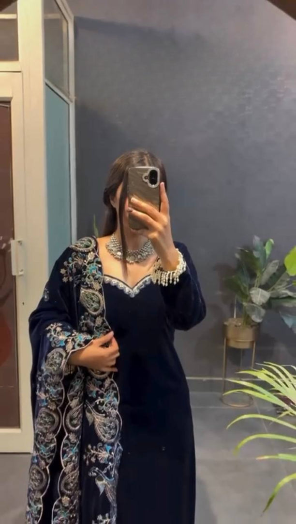 Navy Blue Elegance Never Goes Out of Style