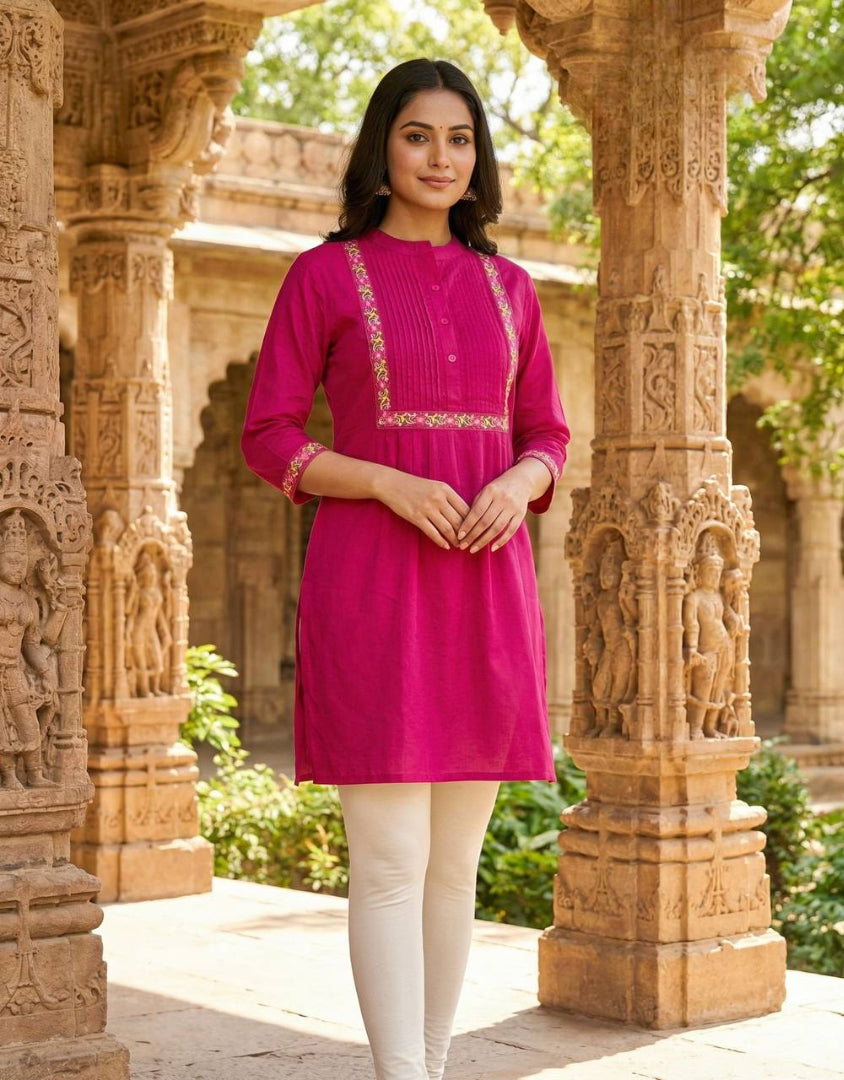 Short Tops in Heavy Embroidery – Multicolor Trend Edition