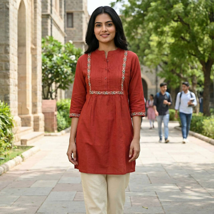 Short Tops in Heavy Embroidery – Multicolor Trend Edition