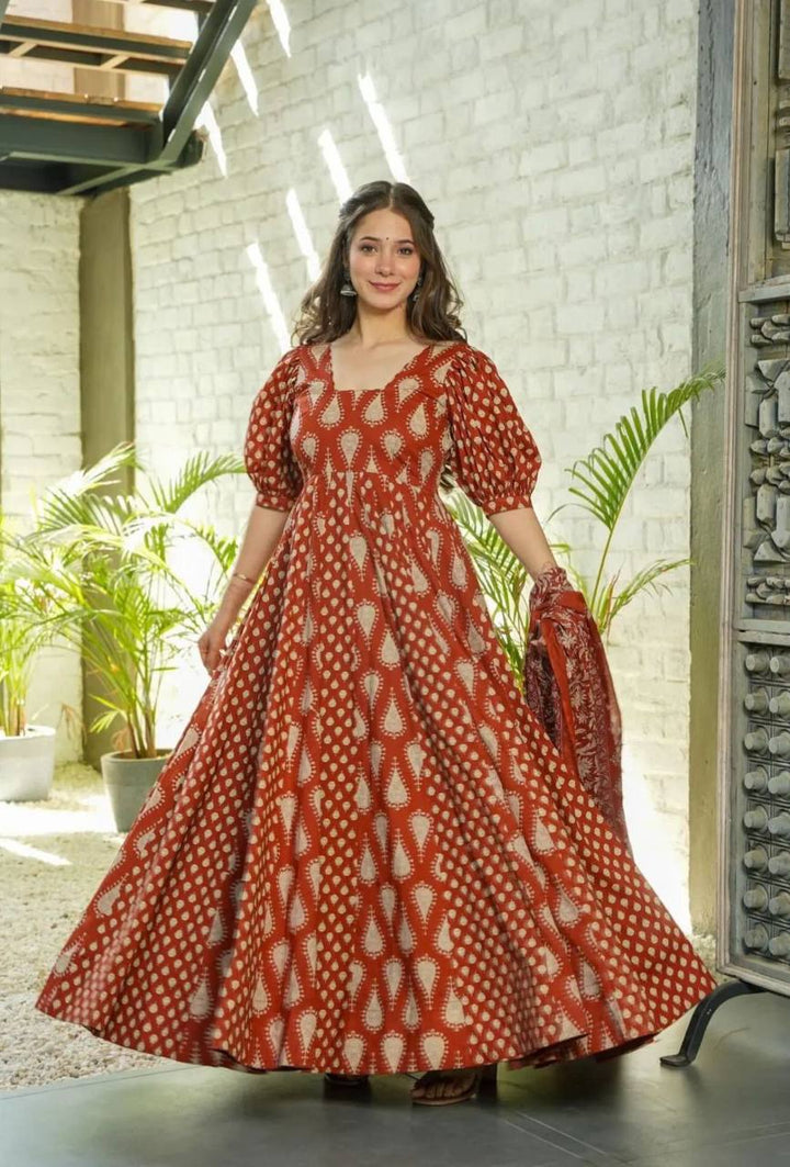 BEAUTIFUL ANARKALI HEAVY COOL COTTON SET