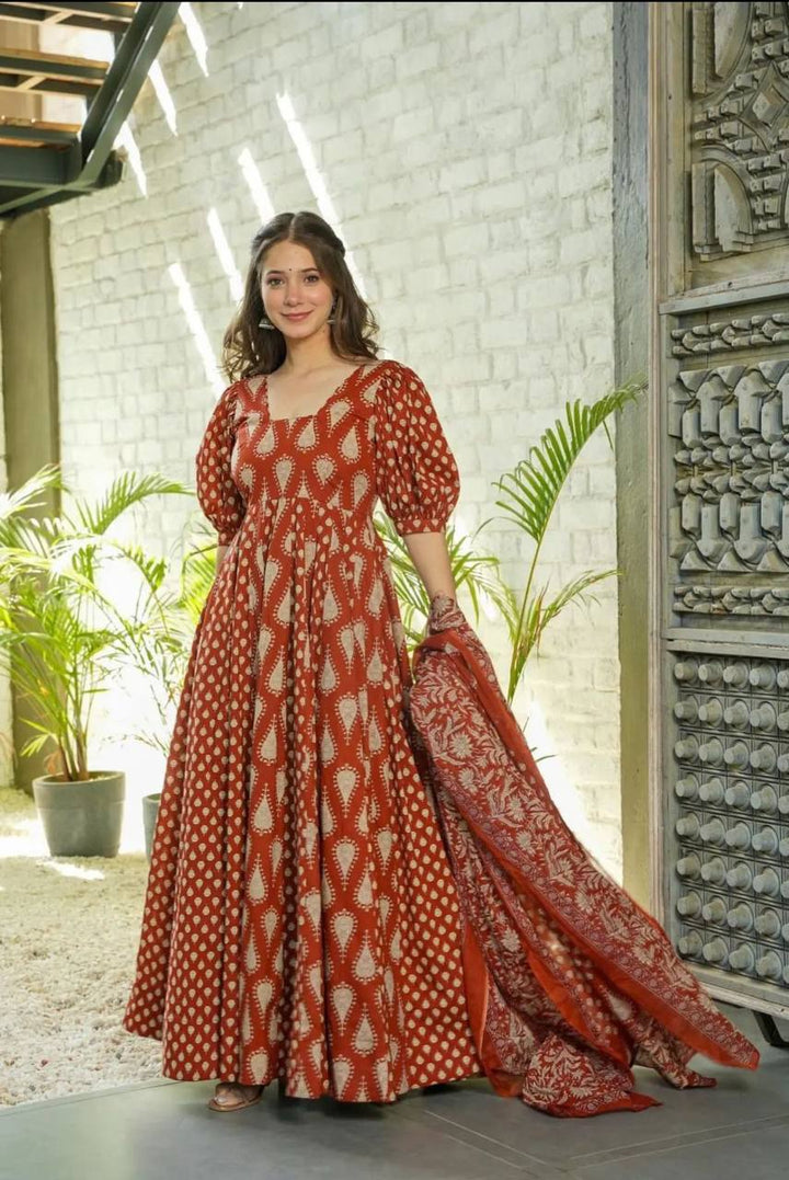 BEAUTIFUL ANARKALI HEAVY COOL COTTON SET