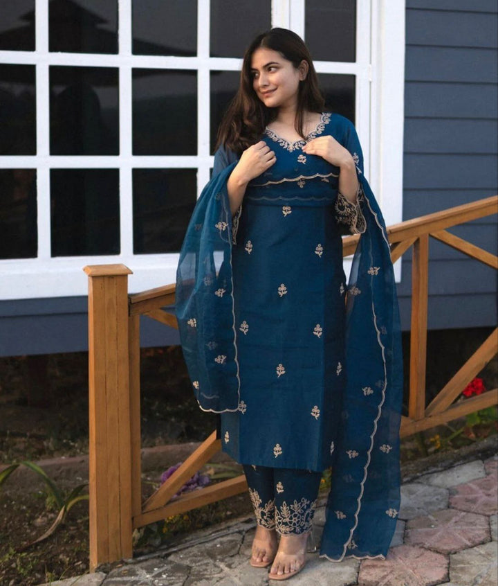 Elegant Roman Silk Kurta Set with Organza Dupatta