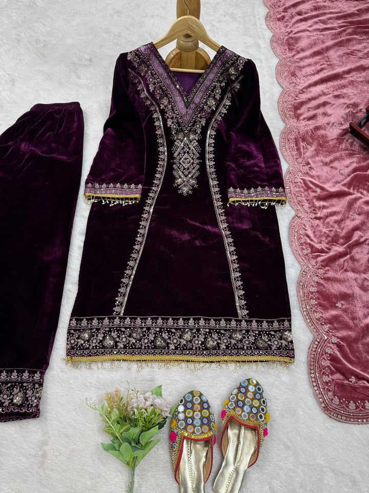 Floral Embroidered Velvet Kurta Pant